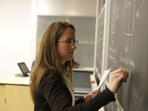 Вчителі проходитимуть обов'язкову перевірку у психіатра Вчителі проходитимуть обов'язкову перевірку у психіатра