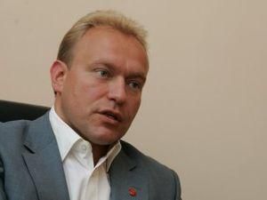 Волга сидить у VIP-камері із кондиціонером та телевізором