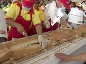 Мексиканцы сделали бутерброд длиной 50 м и весом 650 кг