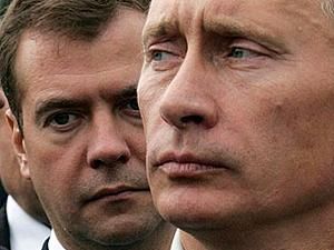 Рейтинги Путіна та Медведєва рекордно знизились Рейтинги Путіна та Медведєва рекордно знизились