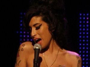 Співачка Емі Уайнхаус повернулась в чарти Співачка Емі Уайнхаус повернулась в чарти