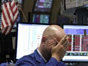 Акции на Уолл-стрит дешевеют из-за угрозы дефолта США