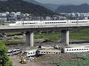 Китай: Количество жертв столкновения поездов выросло до 40 человек Китай: Количество жертв столкновения поездов выросло до 40 человек