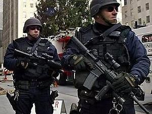 У США злочинець взяв в заручники жінку і трьох дітей У США злочинець взяв в заручники жінку і трьох дітей