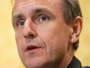 Міністр оборони Польщі пішов у відставку Міністр оборони Польщі пішов у відставку