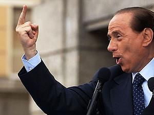 Берлусконі переніс операцію на правій руці