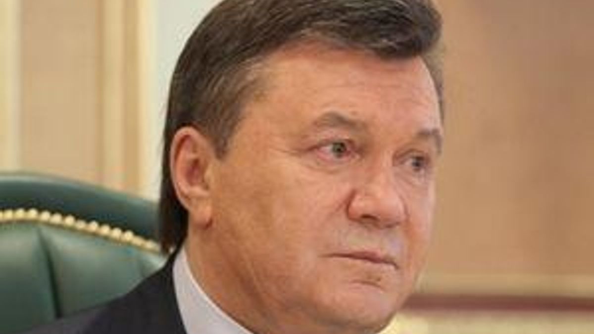 Янукович вимагає розробити програму захисту праці шахтарів Янукович вимагає розробити програму захисту праці шахтарів