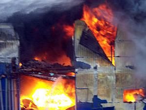 В Москве горит склад площадью 400 квадратных метров В Москве горит склад площадью 400 квадратных метров