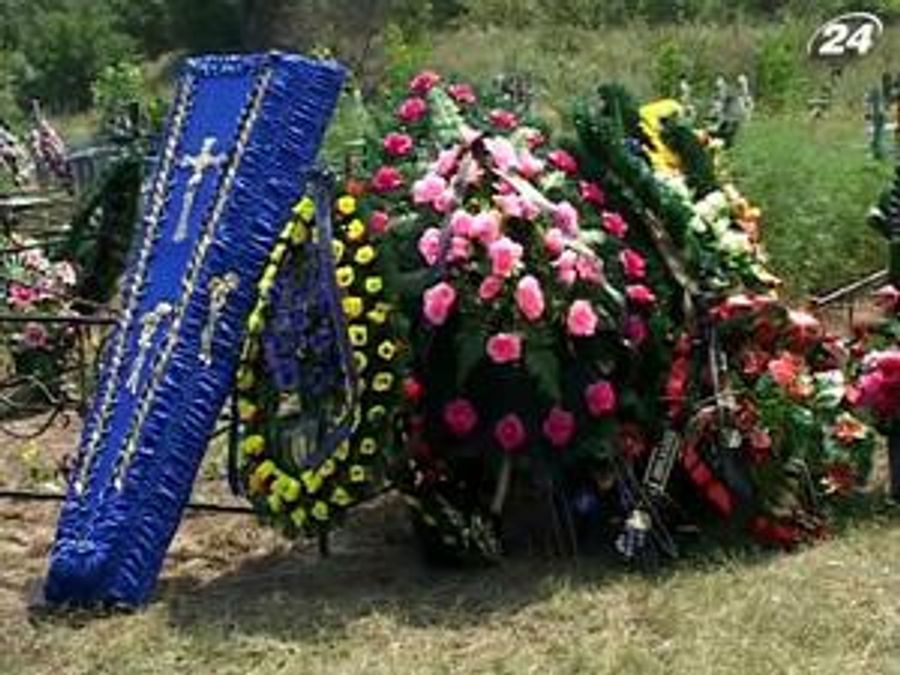 Сьогодні на Луганщині поховали 17 гірників Сьогодні на Луганщині поховали 17 гірників