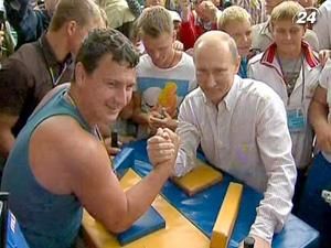 Путин посетил форум, где попробовал себя в различных видах спорта Путин посетил форум, где попробовал себя в различных видах спорта