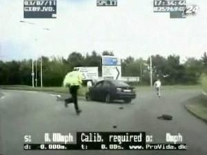 Велика Британія: поліцейський після аварії кинувся наздоганяти порушника