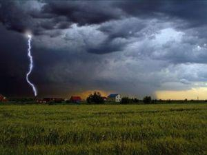 В Индии молнии убили 27 человек