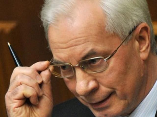 Азаров предлагает осторожно относиться к внешним кредитам Азаров предлагает осторожно относиться к внешним кредитам