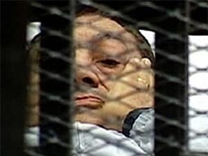 Мубарак и его сыновья отвергли обвинения