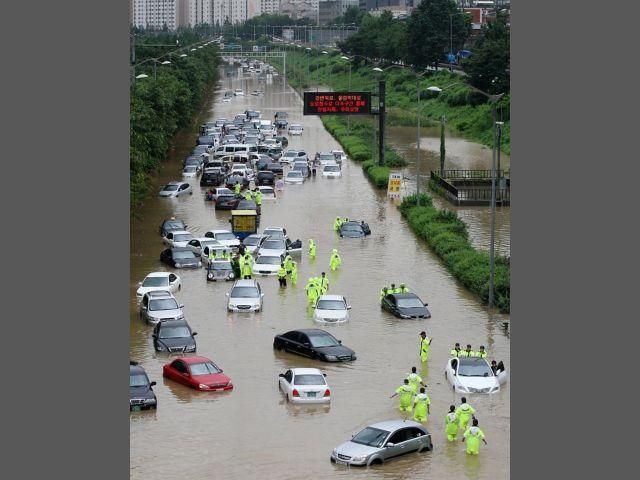 Стихийное бедствие в Южной Корее: наводнение и оползни Стихийное бедствие в Южной Корее: наводнение и оползни