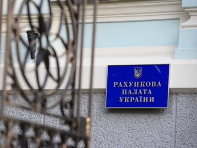 Податківці не змогли стовідсотково перевести на облік великих платників податків Податківці не змогли стовідсотково перевести на облік великих платників податків