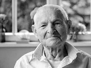 Во Франции умер последний гей, который прошел Бухенвальд Во Франции умер последний гей, который прошел Бухенвальд