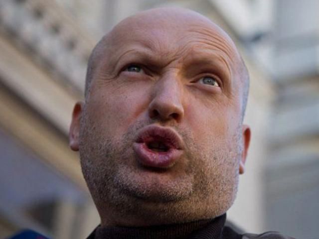 Турчинов каже людям, щоб блокували виїзди з Печерського райсуду Турчинов каже людям, щоб блокували виїзди з Печерського райсуду