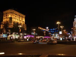 На Хрещатик прибувають прихильники Тимошенко На Хрещатик прибувають прихильники Тимошенко