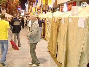 Возле палаток вместе со сторонниками Тимошенко дежурят народные депутаты Возле палаток вместе со сторонниками Тимошенко дежурят народные депутаты