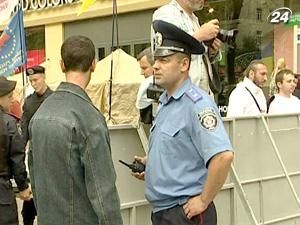 Під Печерським судом збудували металеву огорожу Під Печерським судом збудували металеву огорожу