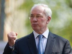 Азаров чекає доброго врожаю