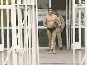 Понижений у ранзі поліцейський вийшов голий на вулицю Понижений у ранзі поліцейський вийшов голий на вулицю