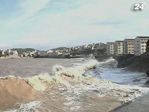 Восточное побережье Китая страдает от тайфуна "Муйфа" Восточное побережье Китая страдает от тайфуна "Муйфа"