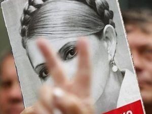 Тимошенко перебуває в залі судових засідань Тимошенко перебуває в залі судових засідань