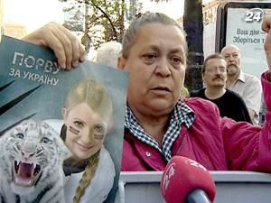 Тимошенко і Луценко встигли поспілкуватися з журналістами Тимошенко і Луценко встигли поспілкуватися з журналістами