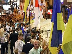 Держвиконслужба йде розповісти прихильникам Тимошенко про рішення суду Держвиконслужба йде розповісти прихильникам Тимошенко про рішення суду