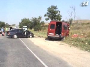 Под Феодосией автобус лоб в лоб столкнулся с легковушкой 