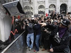 Ще один район Лондона охопили масові заворушення Ще один район Лондона охопили масові заворушення