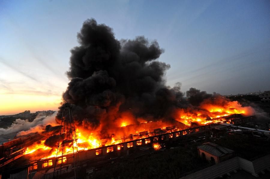 В Москве горел мясокомбинат В Москве горел мясокомбинат