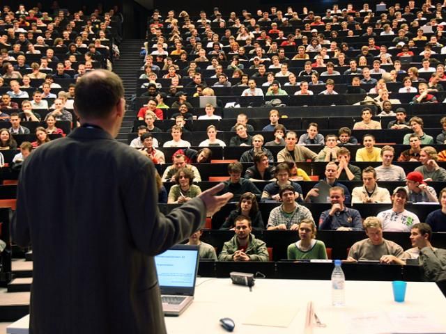 В Германии не хватает преподавателей из-зи наплыва студентов