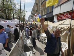 Палатки депутатов на Крещатике установлены законно 