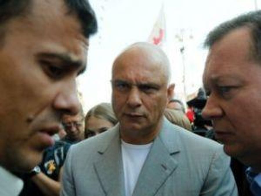 До Тимошенко таки не пустили чоловіка До Тимошенко таки не пустили чоловіка