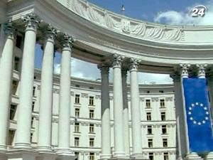 Дипломаты: Законность действий украинских чиновников может определить только украинский суд Дипломаты: Законность действий украинских чиновников может определить только украинский суд