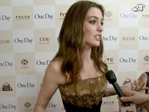 Энн Хэтэуэй и Джим Стерджесс - на премьере своей новой картины