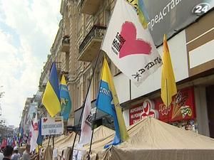 Исполнительная служба решила пока не трогать палатки сторонников Юлии Тимошенко 