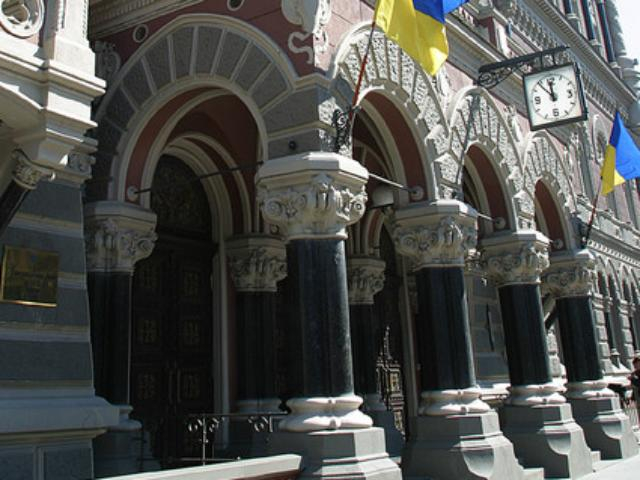 Азарову не хватает координации с Нацбанком