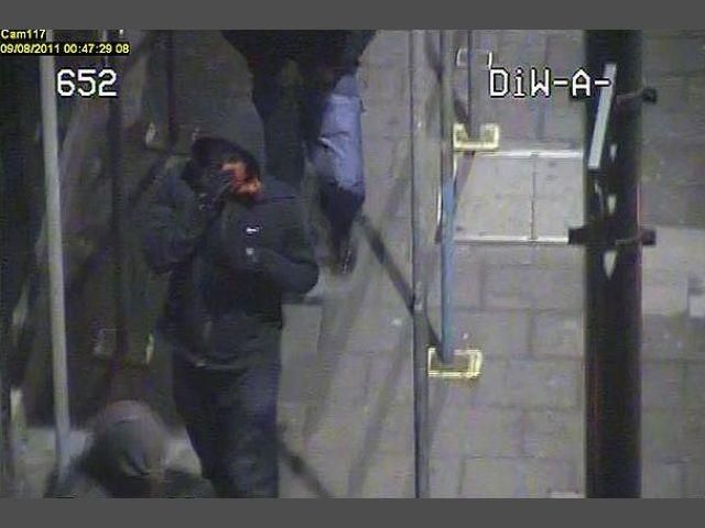 Поліція Лондона показала фото тих, хто влаштовував погроми