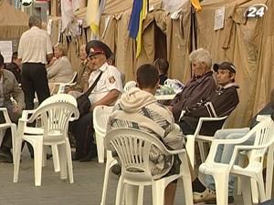 Рішення щодо наметів біля суду розглядають юристи КМДА Рішення щодо наметів біля суду розглядають юристи КМДА