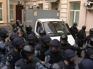 Тимошенко вкотре вивозять з суду під конвоєм