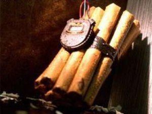 У Пакистані від вибуху бомби загинуло чотири поліцейських та дитина У Пакистані від вибуху бомби загинуло чотири поліцейських та дитина