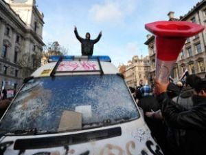 У судах Лондона розбирають справи хуліганів цілодобово У судах Лондона розбирають справи хуліганів цілодобово