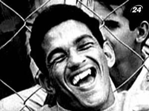 Гарринча - футболист с врожденным пороком и проблемами с позвоночником Гарринча - футболист с врожденным пороком и проблемами с позвоночником