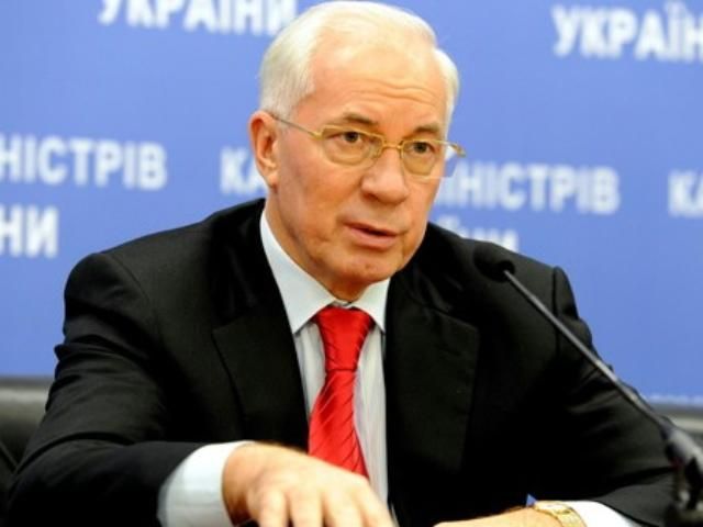 Азаров не исключает продажу военных предприятий