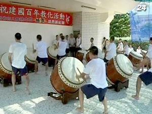 Тайванські в’язні вивчають гру на буддійських барабанах