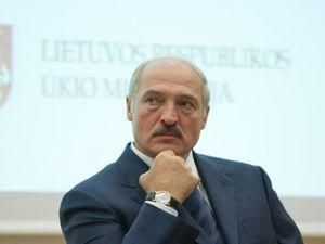 Лукашенко звільнив дев'ятьох учасників масових безладів у Мінську Лукашенко звільнив дев'ятьох учасників масових безладів у Мінську